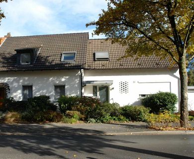 Wunderschönes Einfamilienhaus mit Einliegerwohnung auf sonnigem Traumgrundstück in Ratingen-Ost !