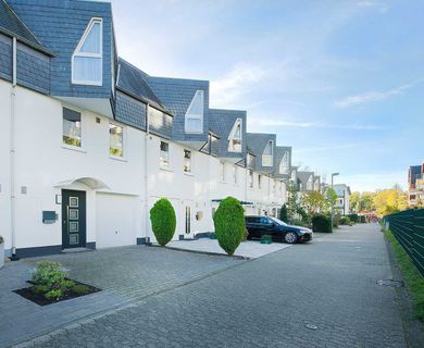 Traumhaft saniertes Reihenmittelhaus mit Einzelgarage in Ratingen-Süd