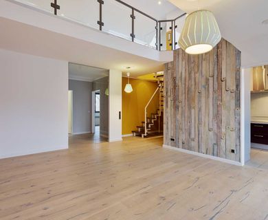 Ratingen-Ost: Stilvolle Maisonettewohnung mit Galerie und TG-Stellplatz