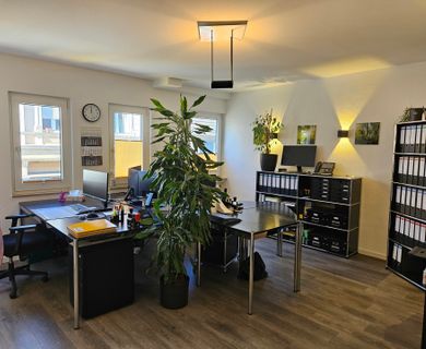 Moderne Büro- oder Praxisfläche mit Aufzug in bester Lage! *XXXL-Balkon