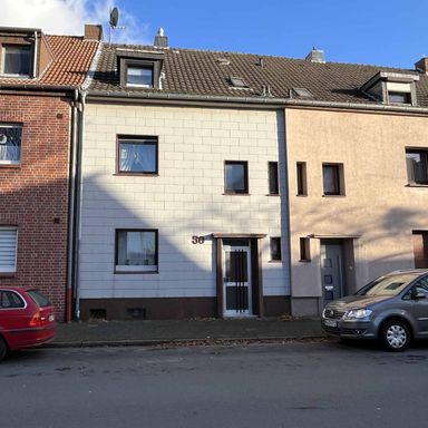 Reihenmittelhaus mit Doppel-Garage und viel Potenzial in Duisburg-Rheinhausen