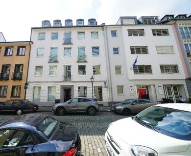 TOP-Lage in Rheinnähe – Möblierte 2-Zimmer-Wohnung mit Aufzug und Balkon in Carlstadt