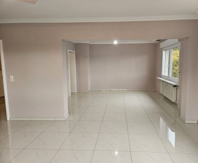 Stieldorferhohn: Top-modernisierte Etagenwohnung mit gehobener Ausstattung