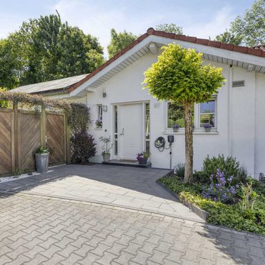 Energetisch saniertes Traumhaus mit großem Garten in Düsseldorf-Ludenberg