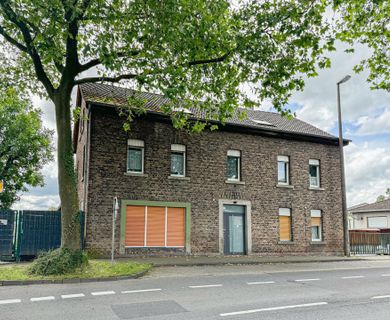 Vollständig vermietetes Wohn-/Geschäftshaus in zentraler Lage von Uckerath – Provisionsfrei!