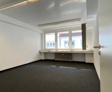 ATTRAKTIVE BÜROFLÄCHE IM HERZEN DER KREFELDER STADTMITTE ZU VERMIETEN!