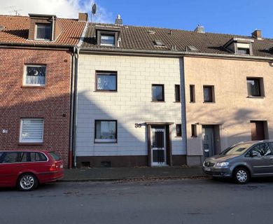 Reihenmittelhaus mit Doppel-Garage und viel Potenzial in Duisburg-Rheinhausen