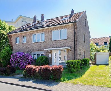 Kernsanierte Doppelhaushälfte mit Garten, Balkon und Einzelgarage in ruhiger Lage von Ratingen-Ost!