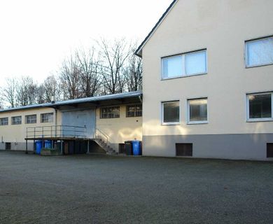 Ratingen-Hösel: Helles Büro im Erdgeschoss mit zwei Lagerhallen in direkter Nähe zur S-Bahn!