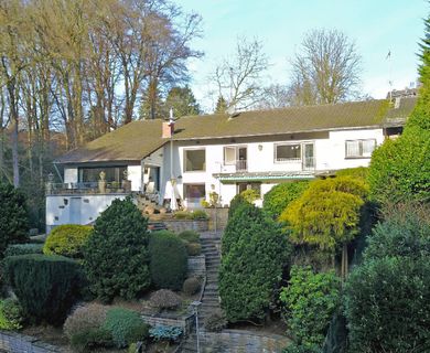 NEU in Odenthal: Für Liebhaber einer besonderen Architektur in traumhafter Waldrandlage