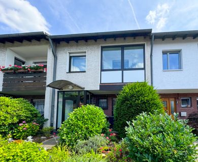 *RESERVIERT* Charmantes Reihenmittelhaus mit Garten, Doppelgarage und Stellplatz in Refrath!