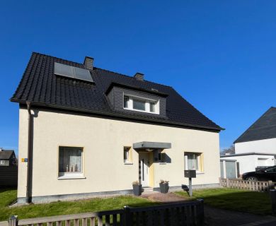 Großzügiges Einfamilienhaus mit Doppelgarage