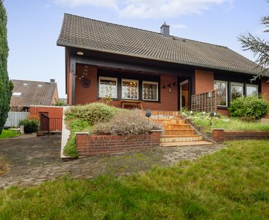 Freistehendes Einfamilienhaus mit großem Ausbaupotenzial im Dachgeschoss!