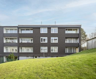 Verlässlich vermietet: Eigentumswohnung mit zwei Loggien und mehreren Stellplätzen