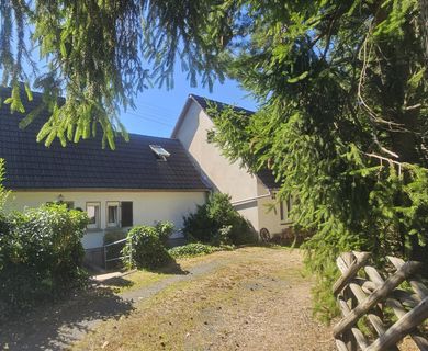 Traum für Schrauber und Sammler: Einfamilienhaus mit ELW, Werkstatt und Platz für mehrere Autos/Wohnmobile!