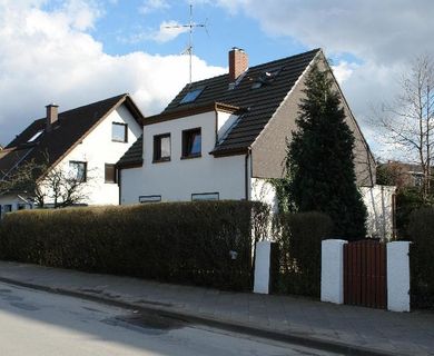 Sanierungsbedürftig – Frei stehendes Einfamilienhaus in guter Wohnlage in Nähe zur Universität.