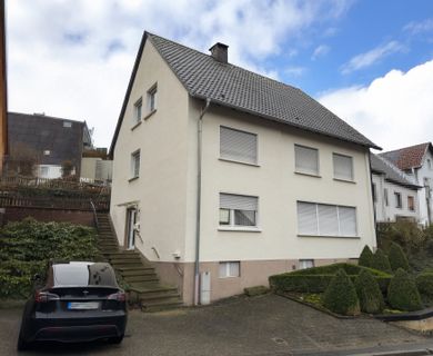 Einfamilienhaus mit Terrasse und Stellplatz