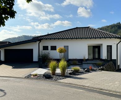 Luxuriöser Bungalow (ELW möglich) der Extraklasse im schönen Wiedbachtal zu verkaufen!