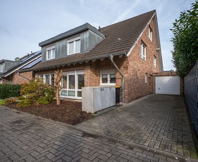 Wohnen, Entspannen, Genießen auf 132m² Wohnfläche: Doppelhaushälfte mit Garten, Sauna & Dachstudio