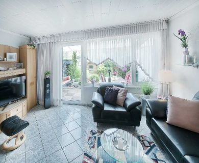 Einfach einziehen statt Neubauen: gepflegtes Reihenhaus mit Garage, Terrasse und Garten in Wülfrath