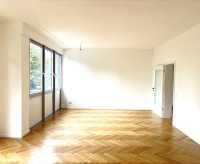Renovierte ETW am Haumannplatz – Tiefgaragenstellplatz und 2 Balkone