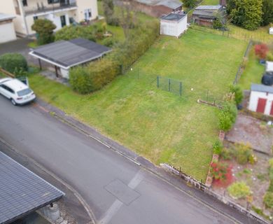 Attraktives Baugrundstück mit Garage in ruhiger Wohnlage, nahe Gebhardshain!