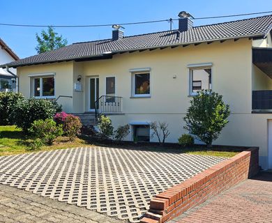 Attraktives Mehrfamilienhaus mit 3 WE in ruhiger Lage von Eitorf!