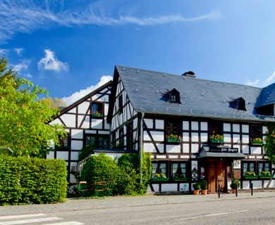 Historisches & geschichtsträchtiges Hotel- & Restaurant
im Herzen von Hamm (Sieg) – Romantikhotel „Alte Vogtei“