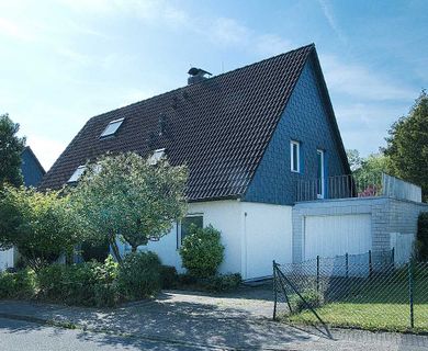 Freistehendes Familiendomizil umgeben von Grün: Einfamilienhaus mit viel Platz in Ratingen-Homberg