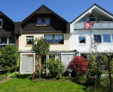 Reihenhaus mit wohnlich ausgebautem Dach, Wintergarten u. Garage in Lev.-Steinbüchel – bezugsfrei!