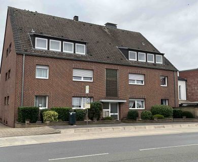 Eine top Kapitalanlage: 10-Familienhaus mit Garagen in Moers-Asberg