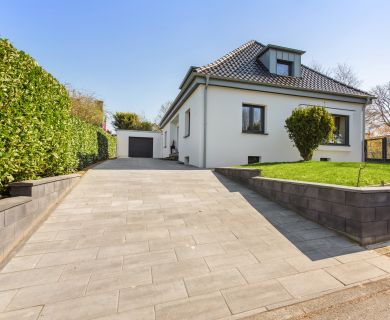 Luxuriöses Einfamilienhaus – komplett kernsaniert