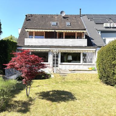 Hilden: Dreifamilienhaus mit freier Gartenwohnung und freiem Apartment!