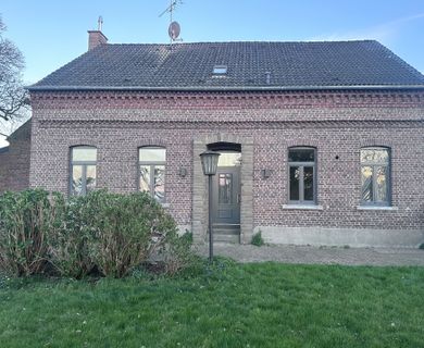 HAUPTHAUS EINES BAUERNHOFES IN KREFELD-FISCHELN ZU VERMIETEN!