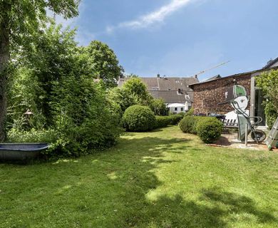Ratingen-Süd: Charmantes Zweifamilienhaus inkl.einzigartigem Künstleratelier