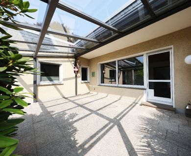 Freistehender Bungalow, ca. 123 m² Wohnfläche, 850 m² Grundstück, Garage …