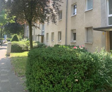 Gemütlich sanierte 2,5 Zimmer ETW im schönen
Düsseldorf – Mörsenbroich- zentral und denoch ruhig