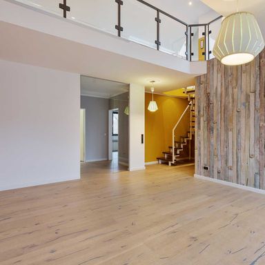Ratingen-Ost: Stilvolle Maisonettewohnung mit Galerie und TG-Stellplatz