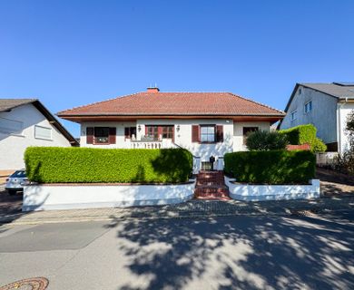 Exklusives Einfamilienhaus auf einer Ebene mit Wellnessbereich, Gartenparadies und Fernsicht!