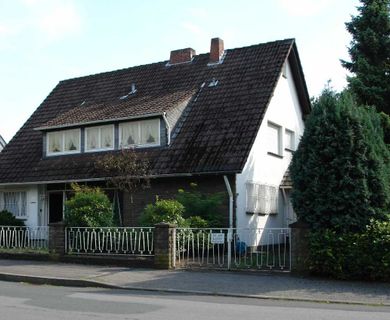 Frei stehendes Ein-/Zweifamilienhaus in Toplage von Langenfeld