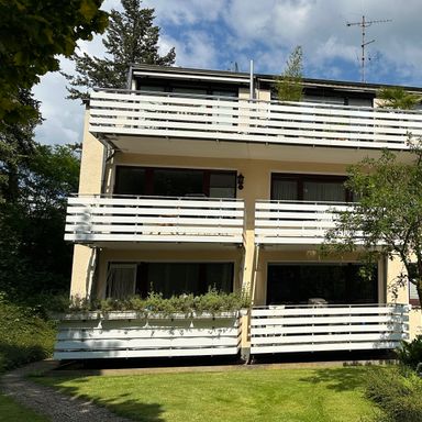 Attraktive Eigentumswohnung in Ortskernnähe mit 2 Balkonen und Garage!