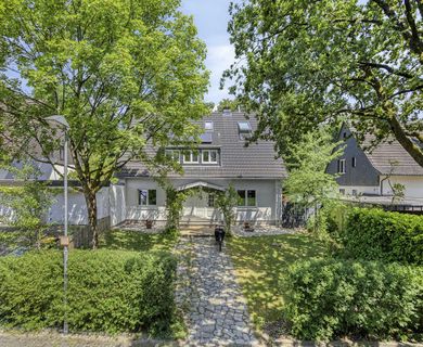 Vermietetes Zwei-Familien-Haus auf großem Grundstück in Ratingen-Hösel