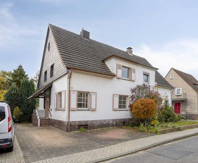 Doppelhaushälfte mit Charme und Gartenidylle in Ratingen-Lintorf
