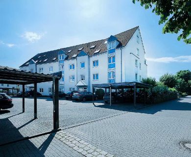 4-Zimmer-Wohnung im 2. Obergeschoss mit Balkon, zwei Bädern und zwei Stellplätzen in Velbert
