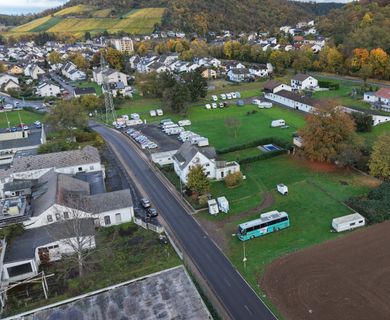 Vielseitig verwendbares Gewerbegrundstück mit angrenzendem Wohnhaus (vermietet)!
