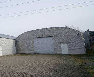 Beheizbare Lager-/ und Produktionshalle mit Rolltor in Ratingen-Tiefenbroich