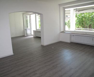 Düsseldorf-Oberkassel: Frisch renovierte und lichtdurchflutete 3-Zimmer-Wohnung mit großer Loggia!