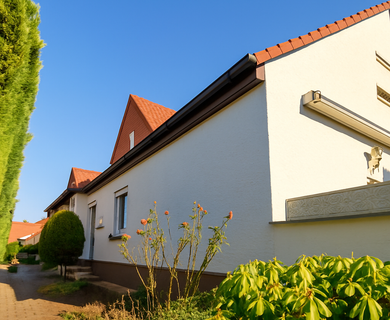 Reihenhaus (WEG) mit Garage, Keller und Garten