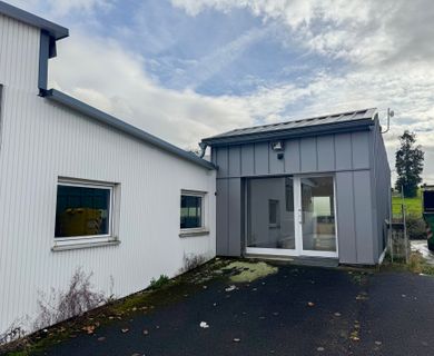 Gewerbefläche mit 160 m² Lager/Produktion und 35 m² Büro!