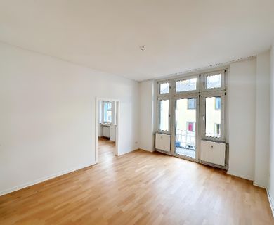 KREFELD-STADTMITTE: SCHÖNE 3-ZIMMER WOHNUNG ZU MIETEN!